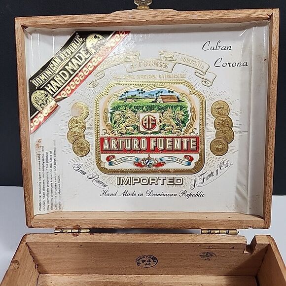 Arturo Fuente Corona Hand Made In Dominican Republic Box - Picture 13 of 16